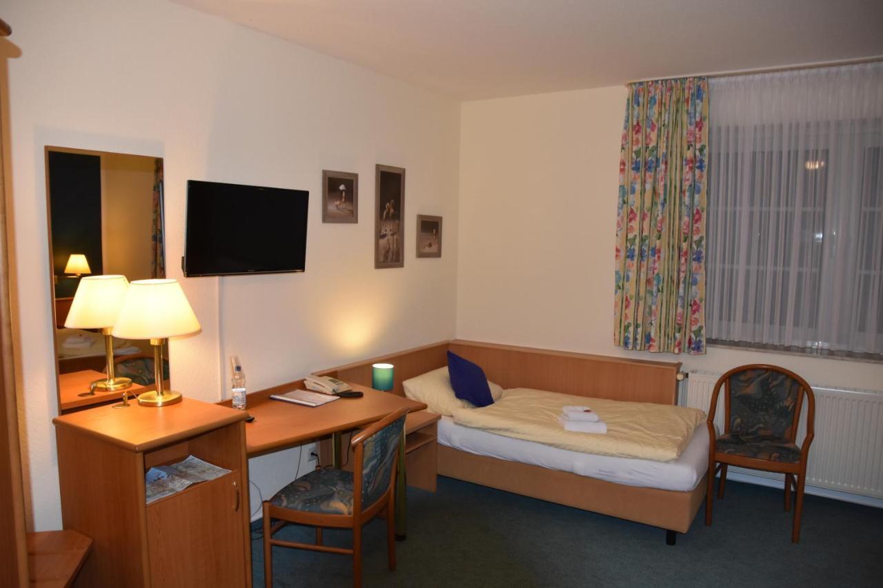 Hotel Zum Gesundbrunnen Bad Zwischenahn Exterior photo